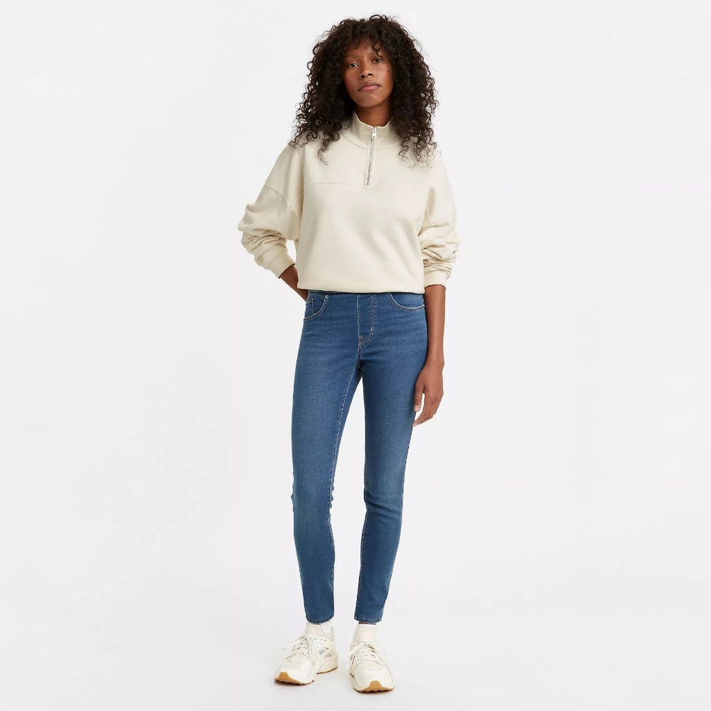 Levi's Leggings Women Light wash blue Size 7 or W28  L28 Jeans